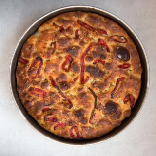 Another one of my no-knead Focaccias! This one with sliced roasted red peppers, cumin seeds and flaky salt. Get my no-knead focaccia recipe in the link in my profile! 

Instead of Olives and Za’atar in the linked recipe, add sliced roasted red pepper, sprinkle of cumin seeds and flakey sea salt. Focaccia is so versatile. 

#baking #foccacia #bread